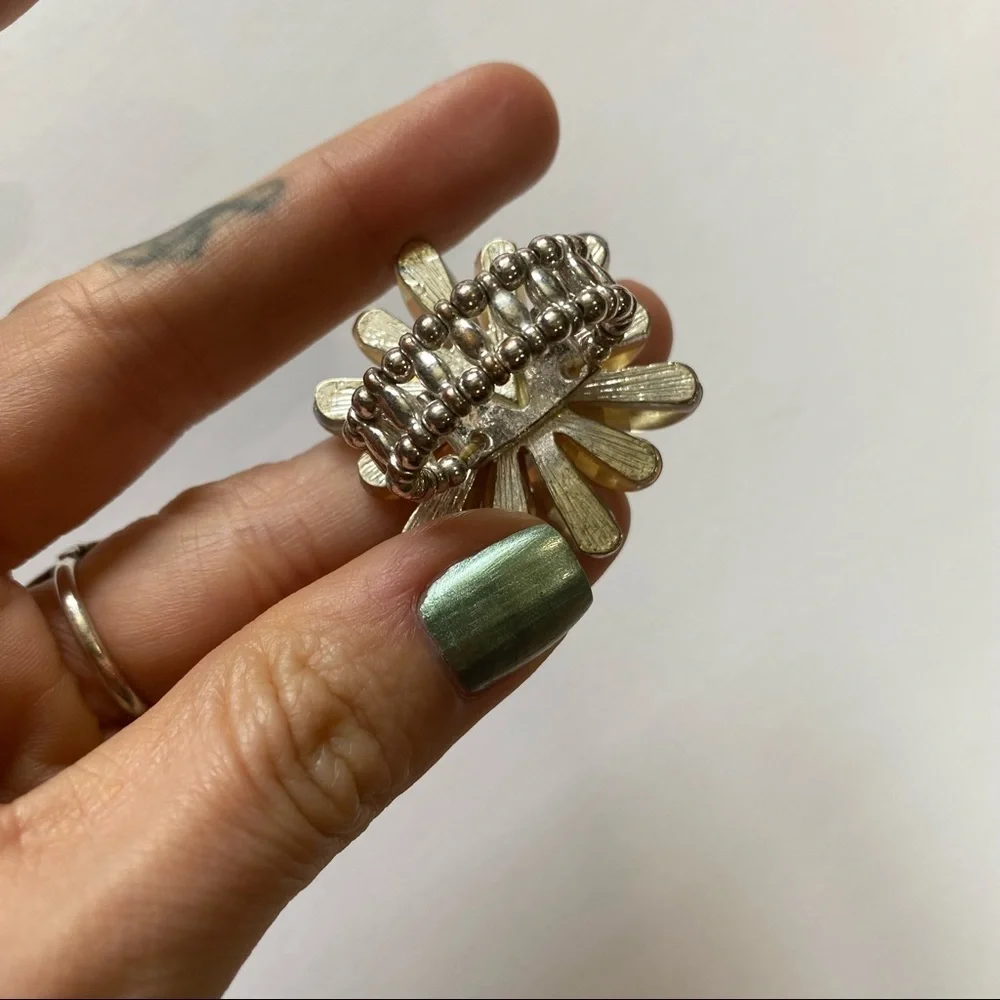 Vintage flower power ring